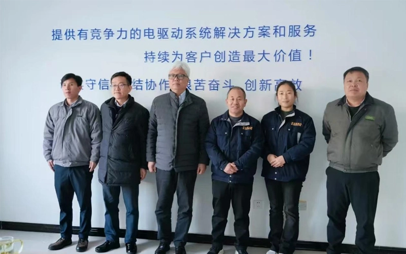 Samimi kalpleri ile sıcak karşılama eski arkadaşlar | Dürüst Edrive sıcak Clark liderleri alır